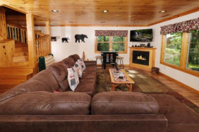 Cozy 3BR w Stunning VIEWS Hot Tub Theater FREE Attraction Tickets